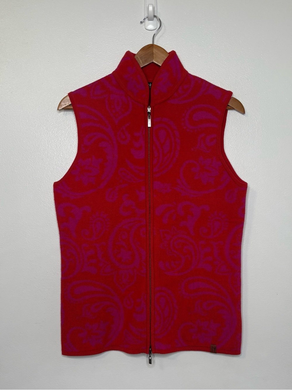 Neve merino wool red paisley full zip vest size
Large